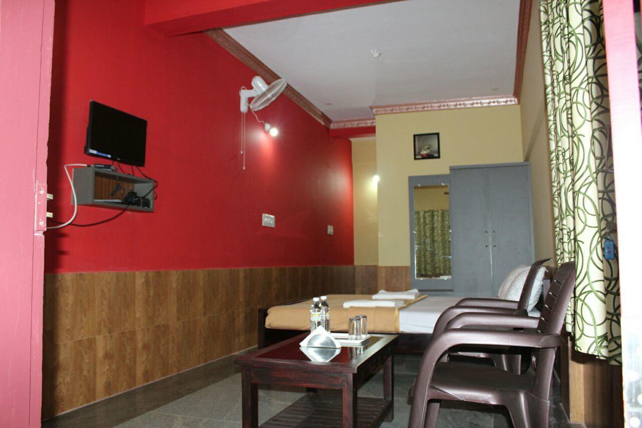Iroomz Sri Vinayaka Comfort Вираджпет Екстериор снимка